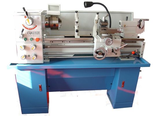 Cq6232e Bubut Logam CNC Kecepatan Tinggi Anti Getaran Logam Bubut Presisi
