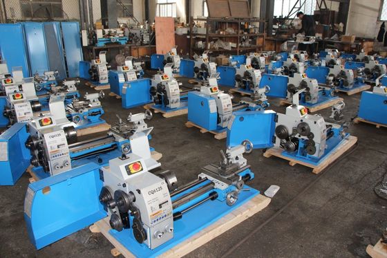 C6241 Bubut Logam CNC 230V Struktur Dinding Ganda Mesin Bubut Logam