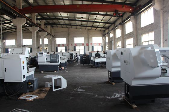 Ck6136 Bubut Logam CNC 360mm Horizontal Cnc Bubut Otomatis Presisi